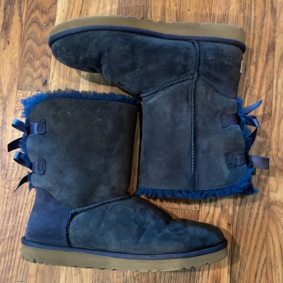 UGG Bailey Bow Boots with Bows in Back - Picture 3 of 8